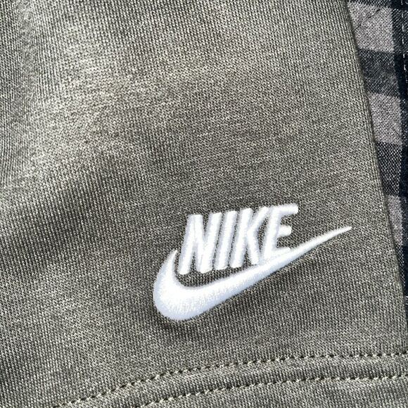 Boys NIKE 2 Piece Set Size 4 - Picture 3 of 8